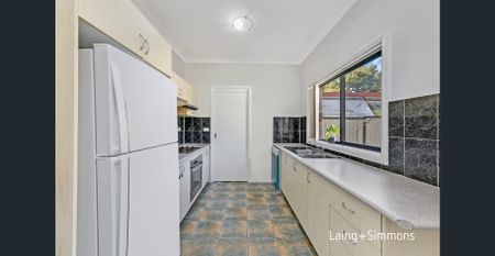 Neat and modern two-bedroom townhouse - Photo 4