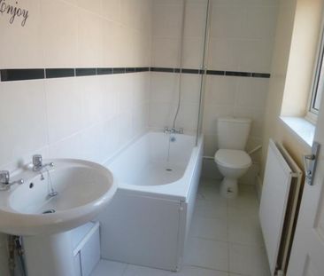 3 bedroom terraced house to rent - Photo 3