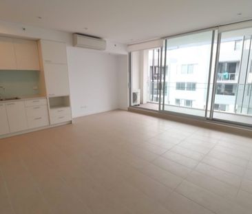 Modern 1-Bedroom Apartment – Canterbury’s Best Location! - Photo 4