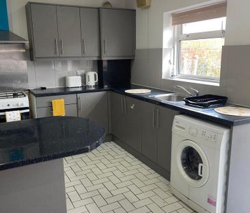 1 bedroom in a house share to rent - Photo 4