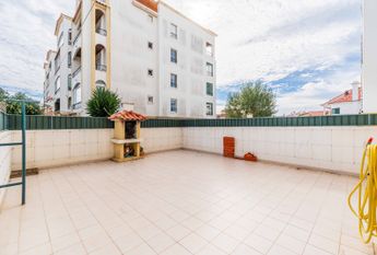 APARTAMENTO T2 NO ARNEIRO - CARCAVELOS