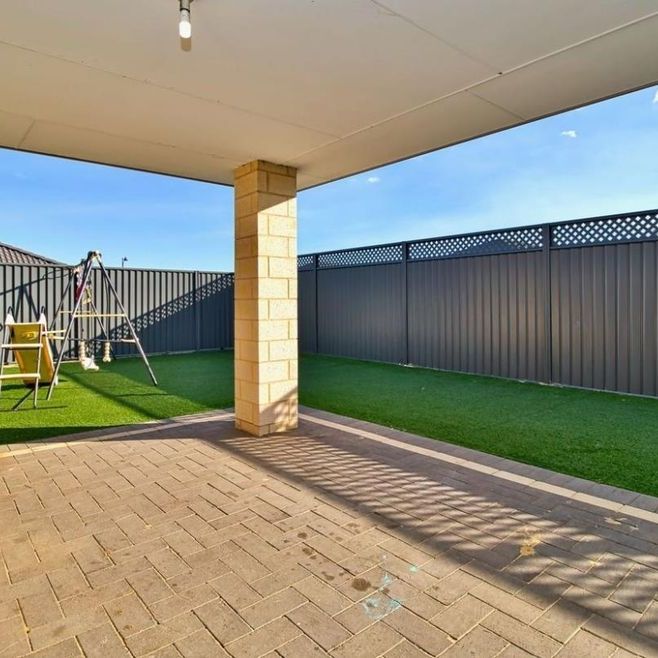 Spacious Spires Estate 4x2 Family Home with Modern Features – Ideal for Entertainment! - Photo 1