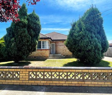 Spacious 3 Bedroom Home - Photo 1