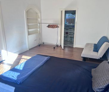 St Kilda East - Photo 2