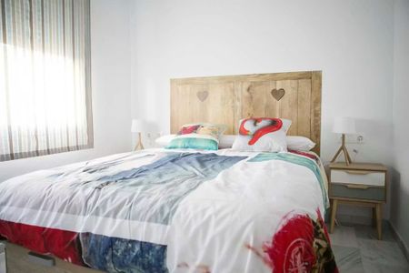 Calle Salitre, Málaga, Andalusia 29002 - Photo 3