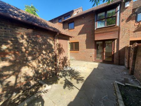 3 bedroom semi-detached house to rent - Photo 3