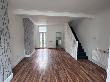 2 bedroom terraced house to rent - Photo 4