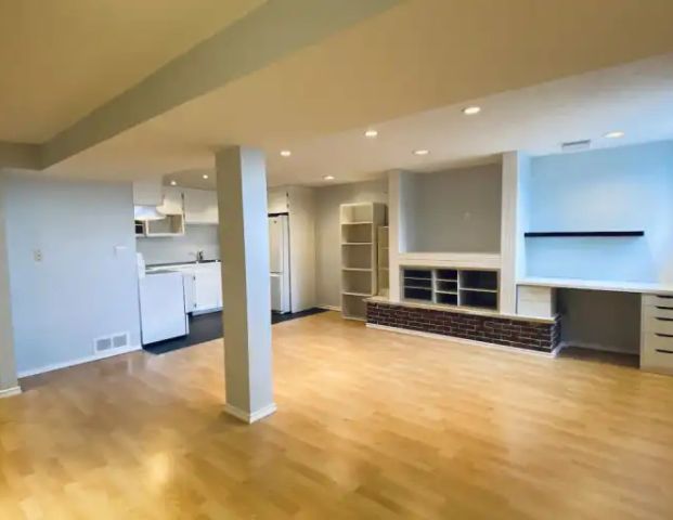 HUNTINGTON HILLS CORNER LOT - 2BR, 1 FULL BATH, LOWER LEVEL FOR REN | Calgary - Photo 1