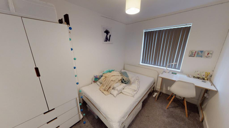 4 bedroom terraced house to rent - Photo 4