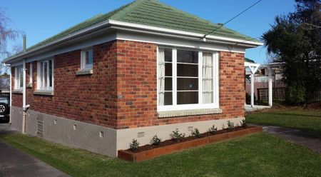 Charming 3BR Home with Deck & Garden - Photo 4