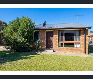 Looking for comfort, convenience, and value? This well-maintained 2... - Photo 4