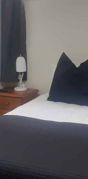 Spacious 2-Bedroom Apartment - Self-Contained & Centrally Located - Photo 1