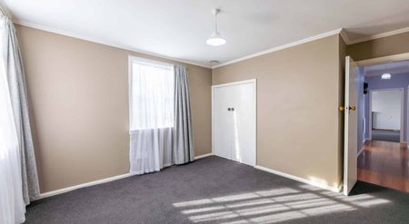 ROSLYN - 3 BEDROOMS - Photo 2
