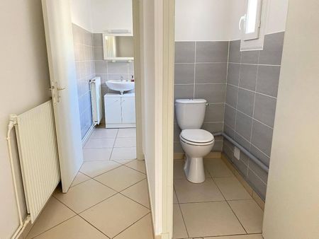 Location maison de village 3 pièces 60 m² à Lalevade-d'Ardèche (07380) 5 - Photo 2