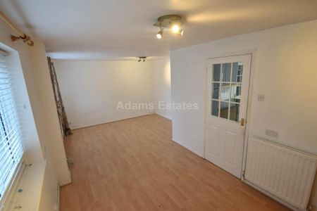 4 bedroom semi-detached house to rent - Photo 3
