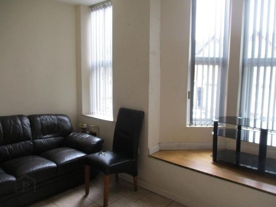 Upstairs Apartment, 68b University Avenue, Queens Quarter, Belfast, BT7 1GY - Photo 1