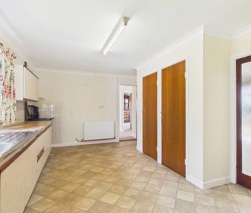 2 bedroom detached bungalow to rent - Photo 5