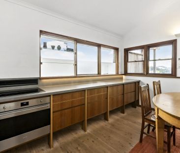 Furnished Home With Beautiful Harbour And City Views - Photo 3