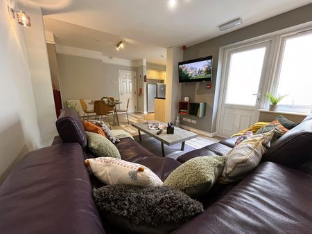 5 Bed Terraced House, Blantyre Road, L15 - Photo 2