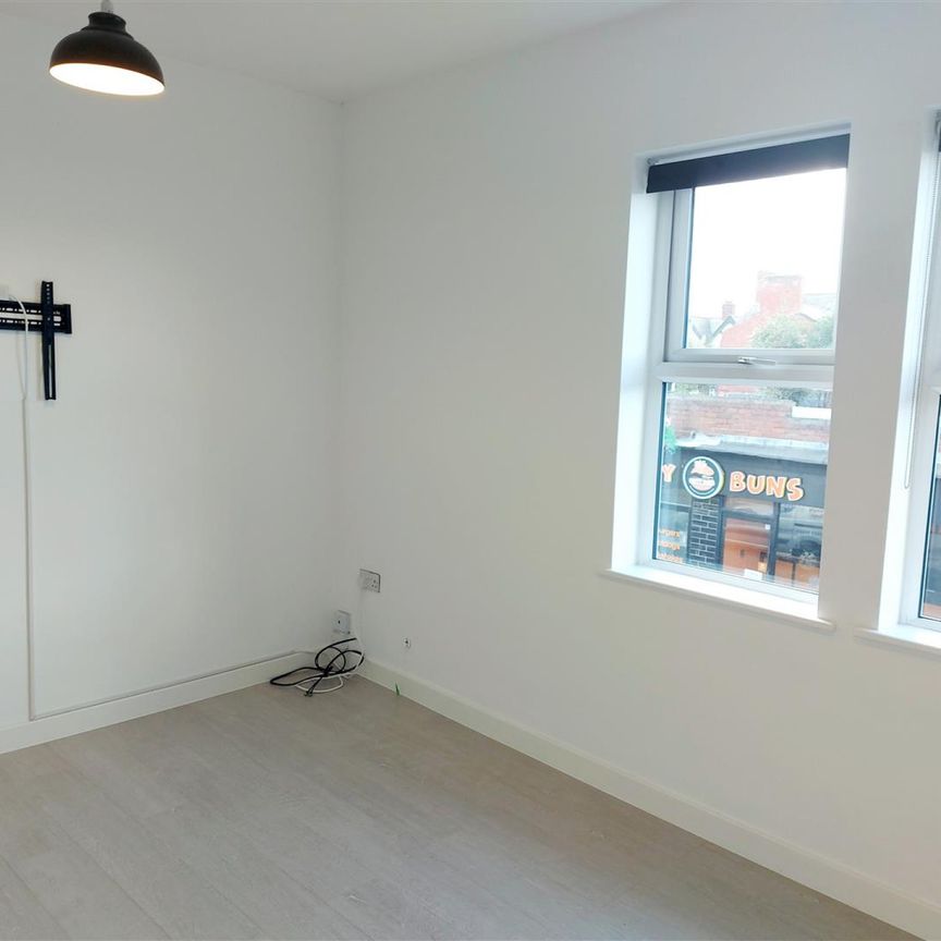 2 bedroom Flat to rent - Photo 1