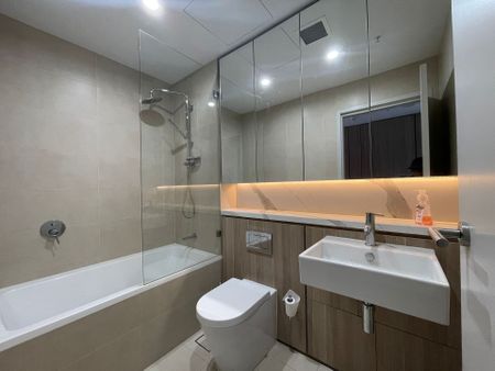AS NEW 2 Bed 2 Bath GrandH Apartment - HURSTVILLE Station - Photo 3