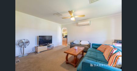 Centrally Located Family Home in the Heart of Epping - Photo 2