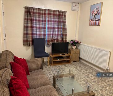 4 bedroom semi-detached house to rent - Photo 1