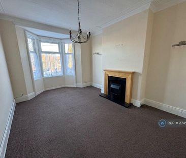3 bedroom flat to rent - Photo 4