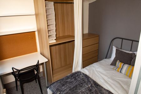 4 Bed Semi-Detached House, Berridge Road, NG7 - Photo 3