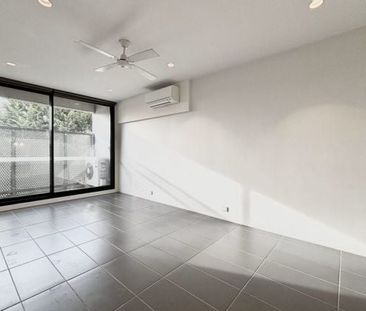 2 Bedroom Apartment in Prime Location! - Photo 1