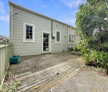Sunny, Pet-Friendly 4-Bedroom Flat with Valley Views! - Photo 1