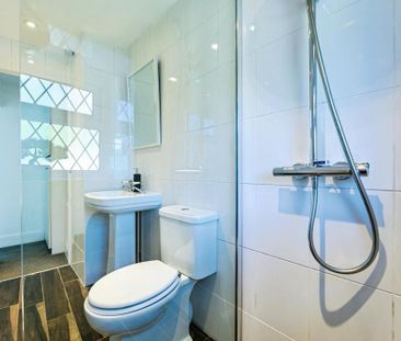 2 bedroom end of terrace house to rent - Photo 2