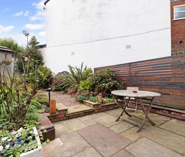 4 bedroom terraced house to rent - Photo 3