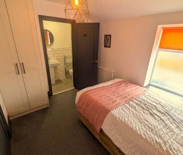 1 bedroom in a house share to rent - Photo 1