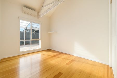 Warm, Inviting and Wonderfully Convenient - Photo 3