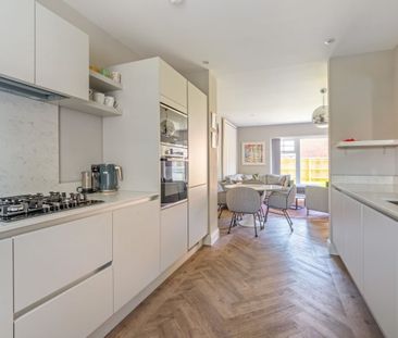 4 bedroom semi-detached house to rent - Photo 5