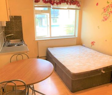 Studio to rent - Photo 3