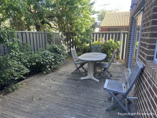 “MODERN LIVING IN PRIME LOCATION” - Photo 1
