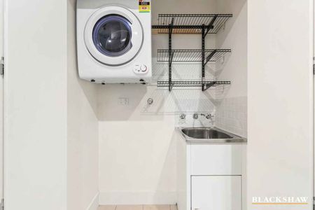 Unobstructed views to Telstra Tower and Black Mountain - Photo 4