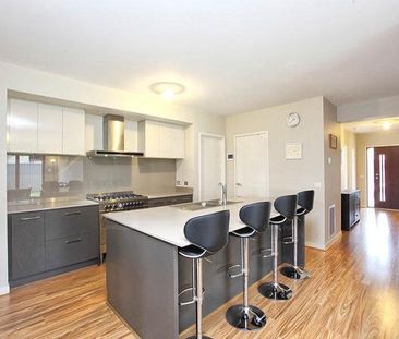 MODERN FAMILY LIVING AT ITS BEST - Photo 4