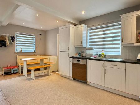 3 bedroom end of terrace house to rent - Photo 2