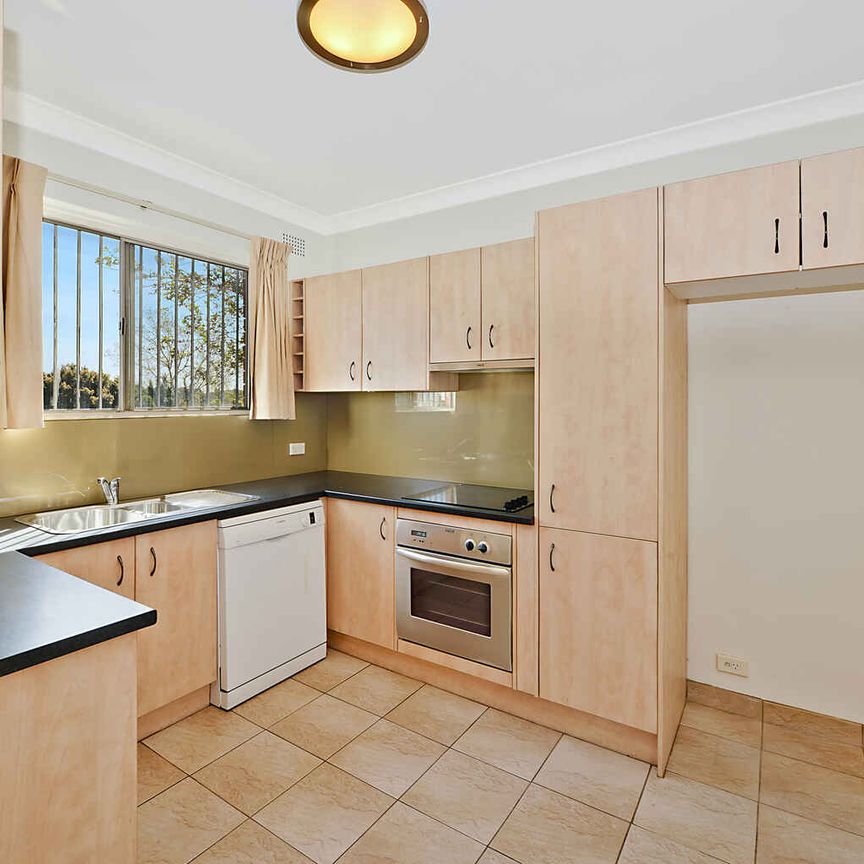 Modern 2 Bed Apartment with Off Street Parking - Photo 1