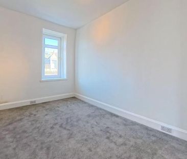 3 bedroom flat to rent - Photo 2