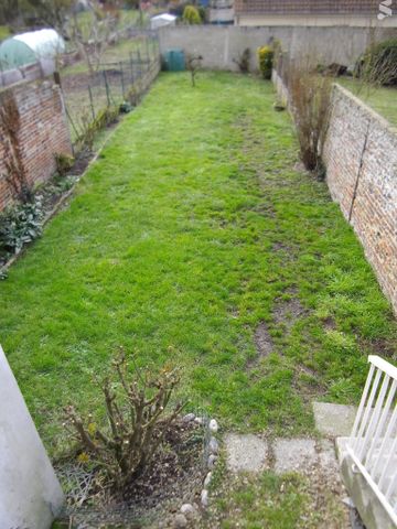 Maison située à MOREUIL (80110), comprenant quatre pièces principales avec jardin clos. - Photo 5