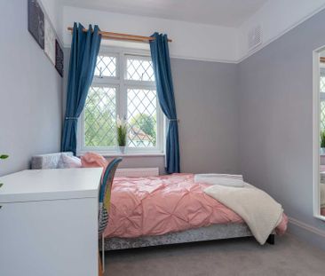 Camden Gardens, Sutton - Photo 2
