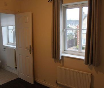 3 bedroom terraced house to rent - Photo 2