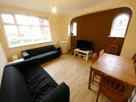4 Bed - 33 St Chads Drive, Headingley, Leeds - LS6 3PZ - Student - Photo 1