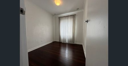 Low-Maintenance 3-Bedroom Living - Photo 3