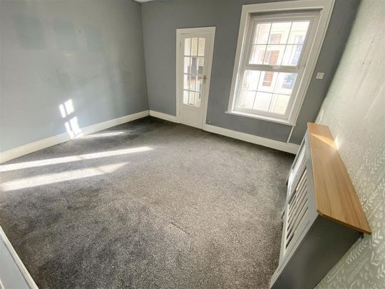 3 bedroom end of terrace house to rent - Photo 1