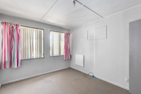 MANUREWA, 4 BEDROOMS - Photo 2